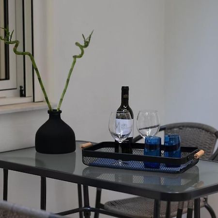 Stylish Abode Under Acropolis W/ Sunny Courtyard! Apartment Athens Exterior photo