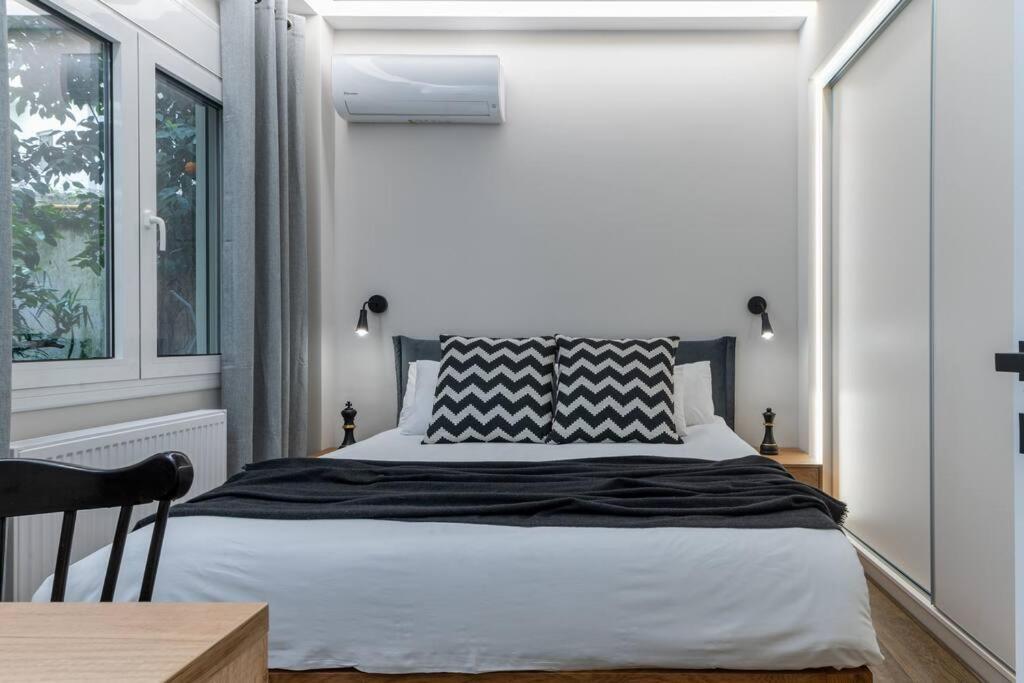 Stylish Abode Under Acropolis W/ Sunny Courtyard! Apartment Athens Exterior photo